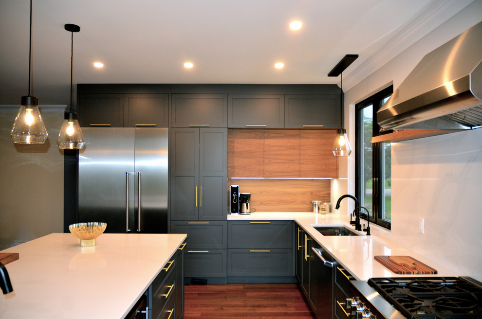 Inspiration for a transitional kitchen remodel in Ottawa