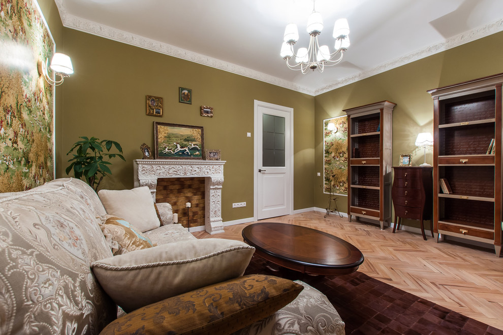 Диван, камин, библиотека