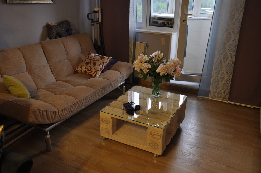 Журнальный столик на колесиках