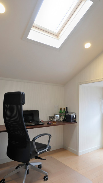 弧を描いた吹き抜けにうっとりする家 mediterraneen-bureau-a-domicile