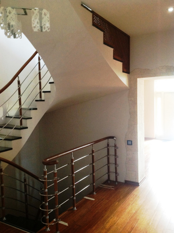 Красивое эксклюзивное  ограждение на заказ из массива дуба, и нержавеющей стали,