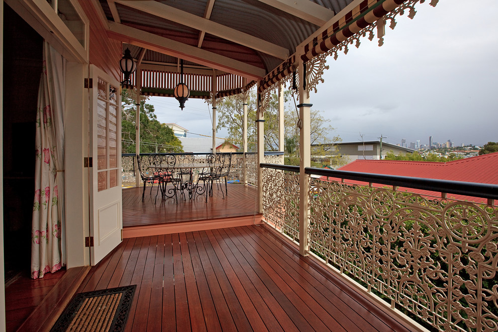 Photo of a mid-sized traditional deck in Brisbane with a roof extension.