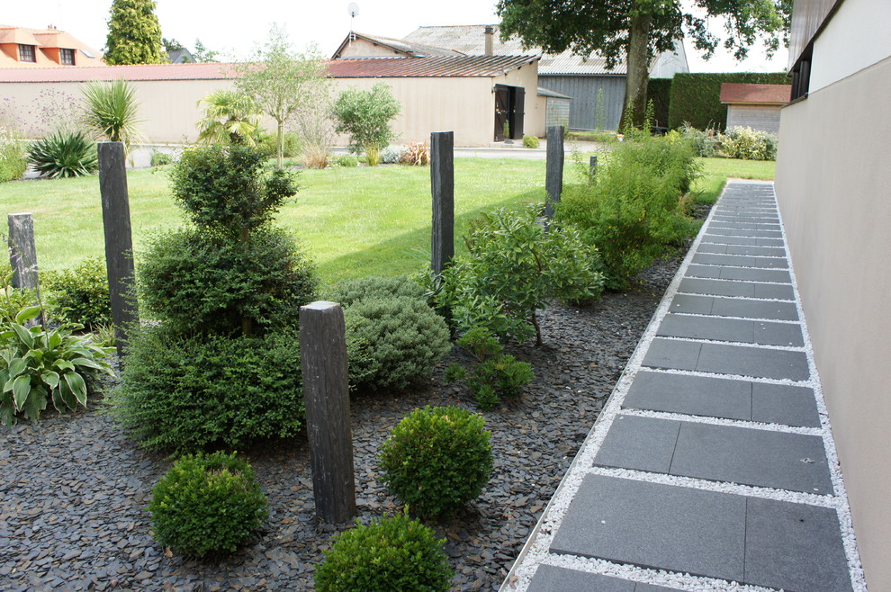 Design ideas for a contemporary garden in Rennes.