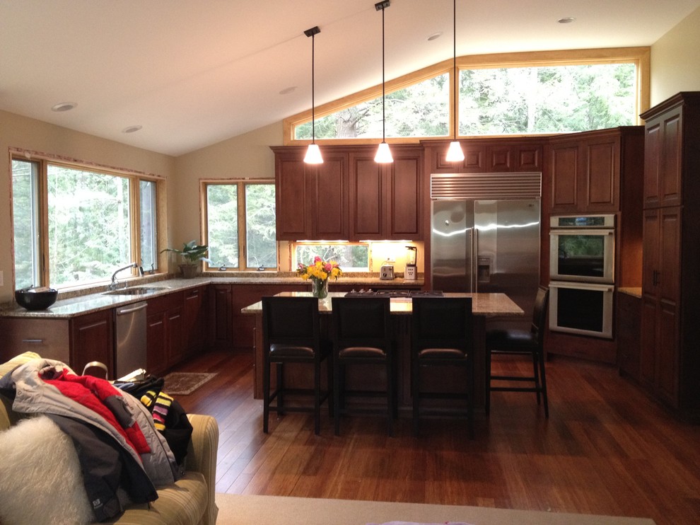 Example of a large transitional u-shaped eat-in kitchen design in Boston with an island