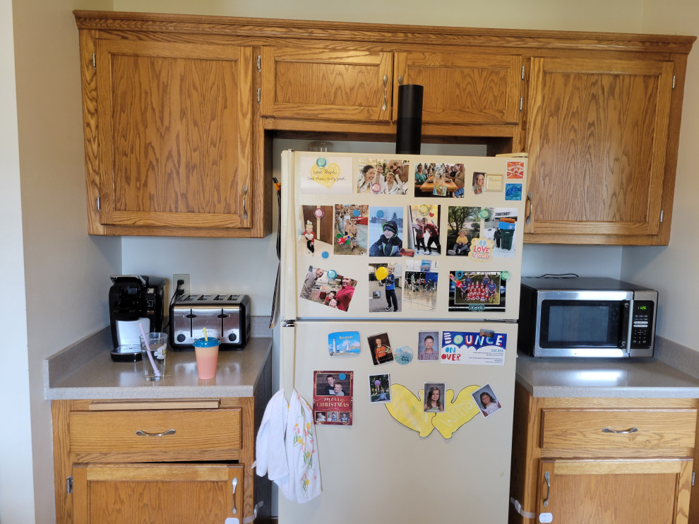 Inspiration for a transitional kitchen remodel in Milwaukee