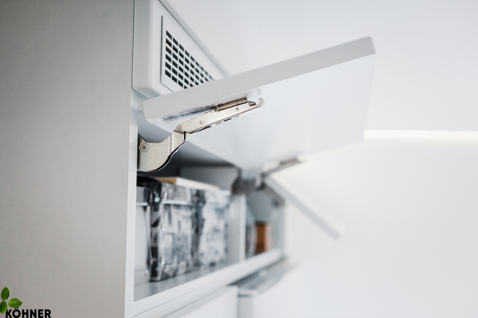 Кухня в скандинавском стиле в мансардной квартире