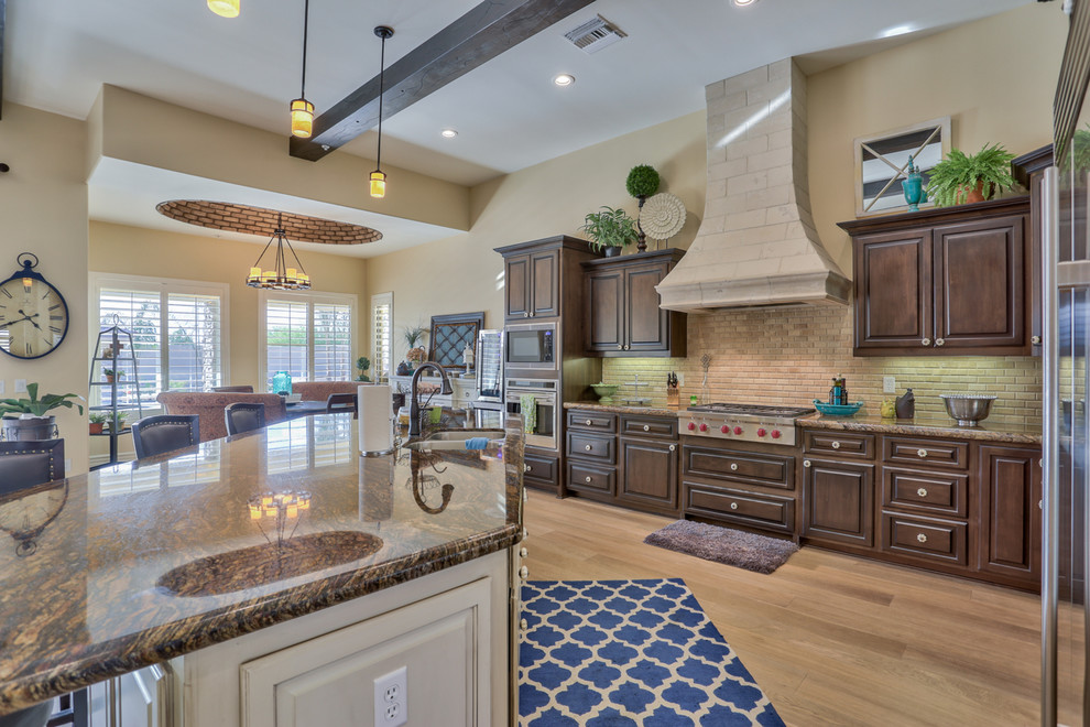Kitchen - transitional kitchen idea in Phoenix