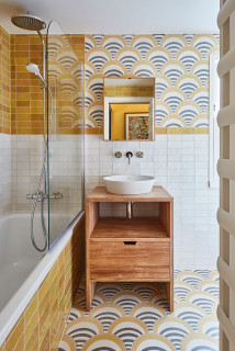 Salle de bain jaune : 12 idées et inspirations tendance