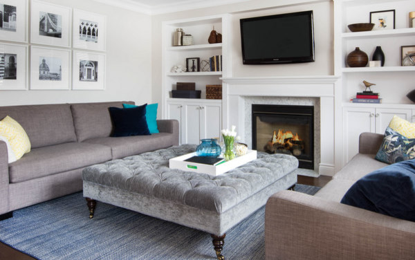 Example of a transitional home design design in Toronto