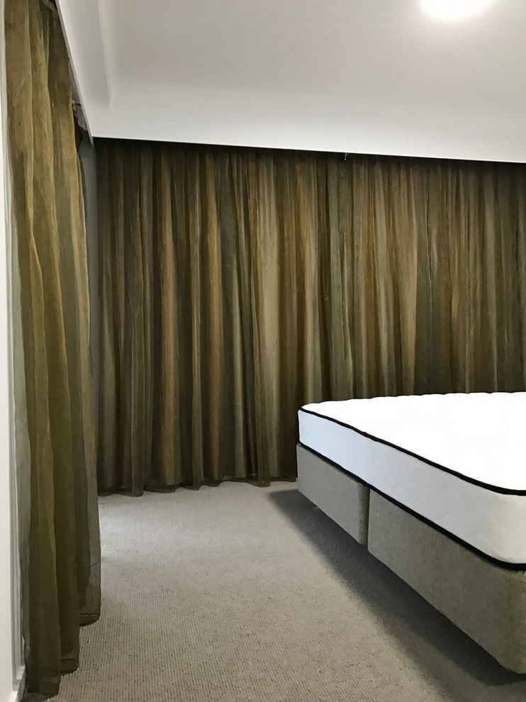 Photo of a contemporary bedroom in Gold Coast - Tweed.