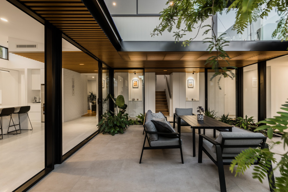 Contemporary patio in Perth.