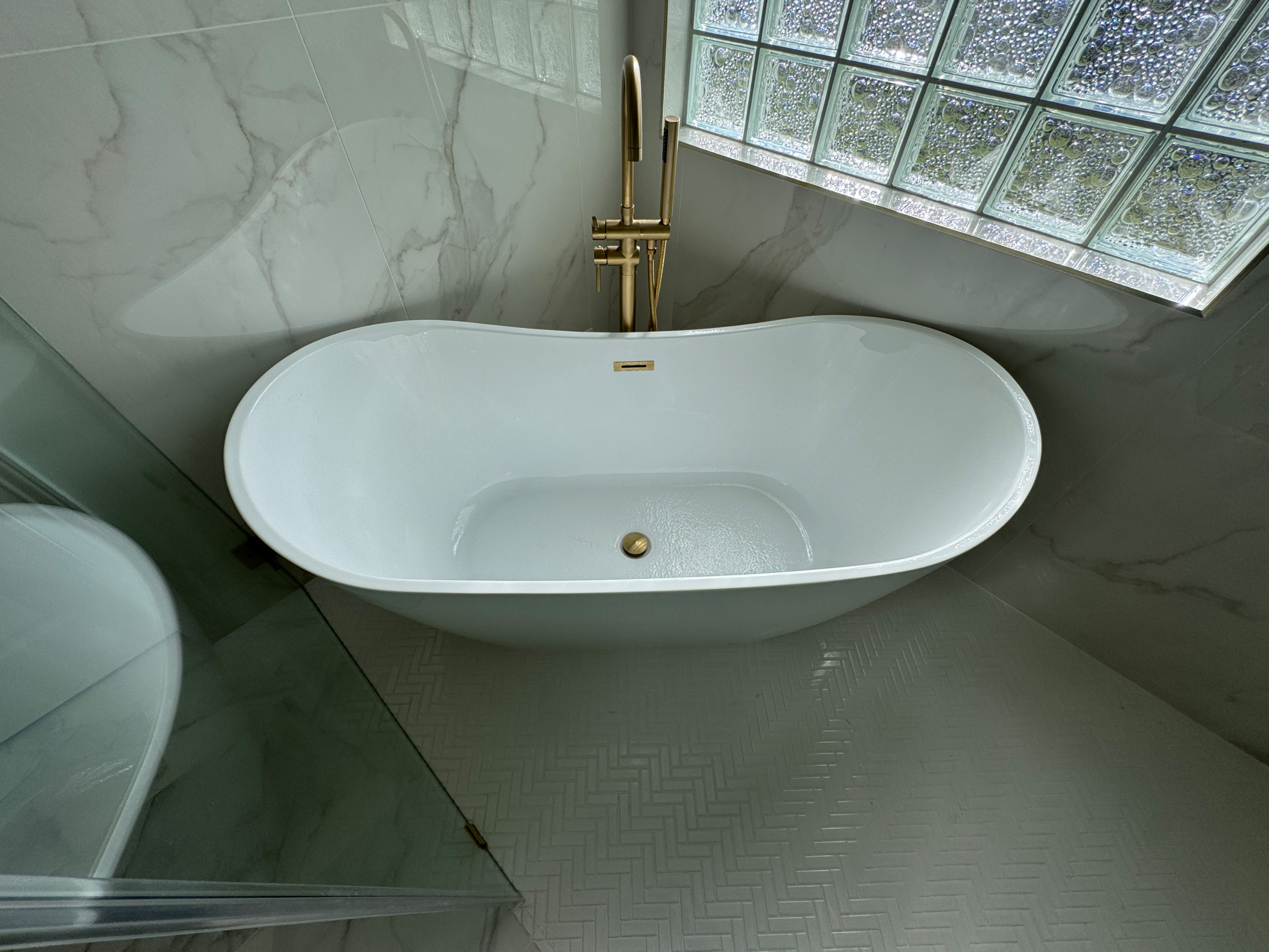 Contemporary Master Bathroom in Katy