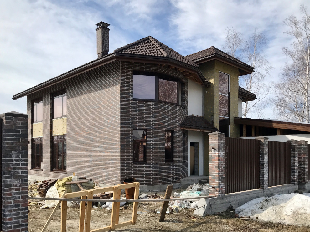 Коттедж с облицовкой кирпичом на Таватуе