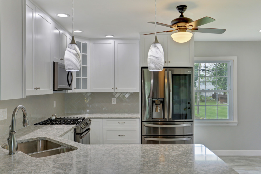 Kitchen - transitional kitchen idea
