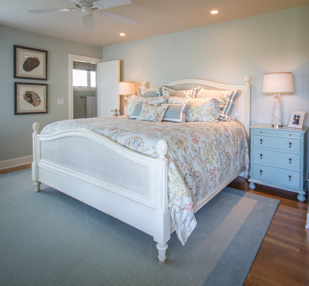 This is an example of a traditional bedroom in Wilmington.