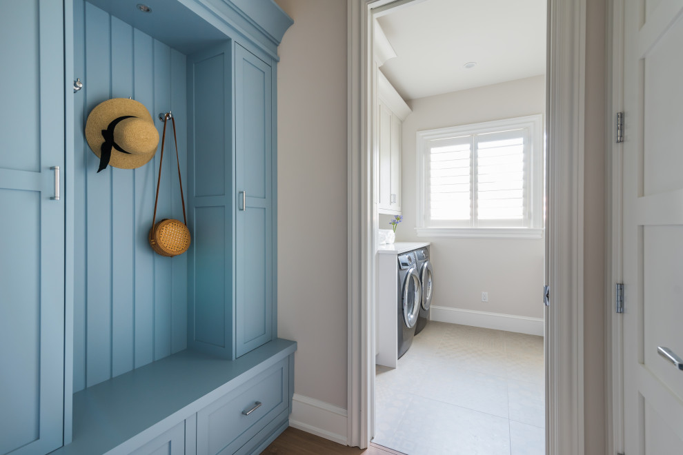 Beach style entryway in Miami.