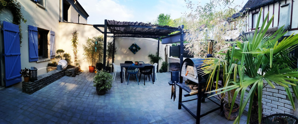 Design ideas for a mid-sized mediterranean backyard full sun garden for summer in Paris with concrete pavers and a metal fence.