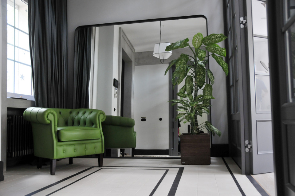 Wood panters in moden Moscow house