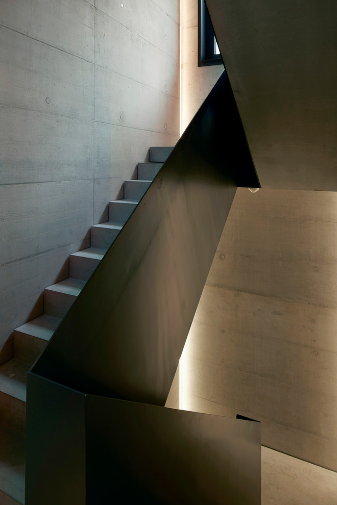 Design ideas for a large contemporary concrete u-shaped staircase in Dusseldorf with concrete risers.