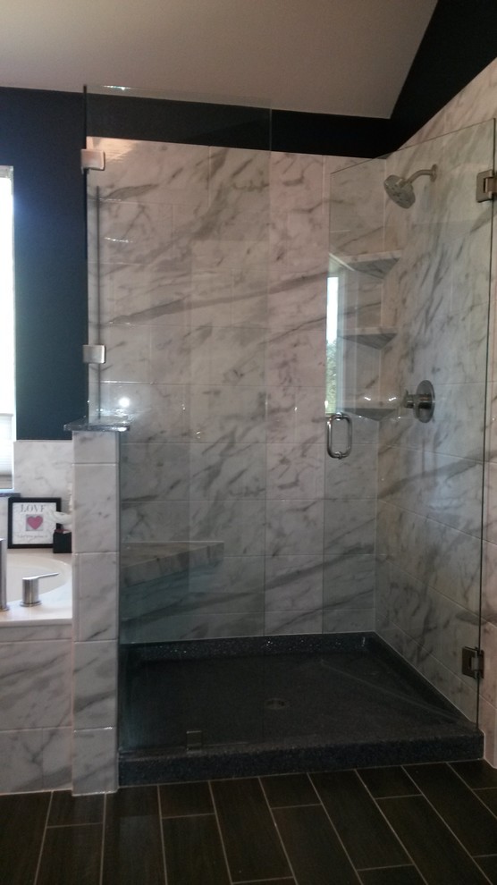 Example of a transitional home design design in Austin