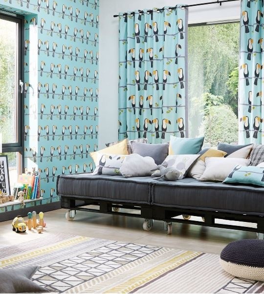 Photo of a contemporary living room in Brisbane.