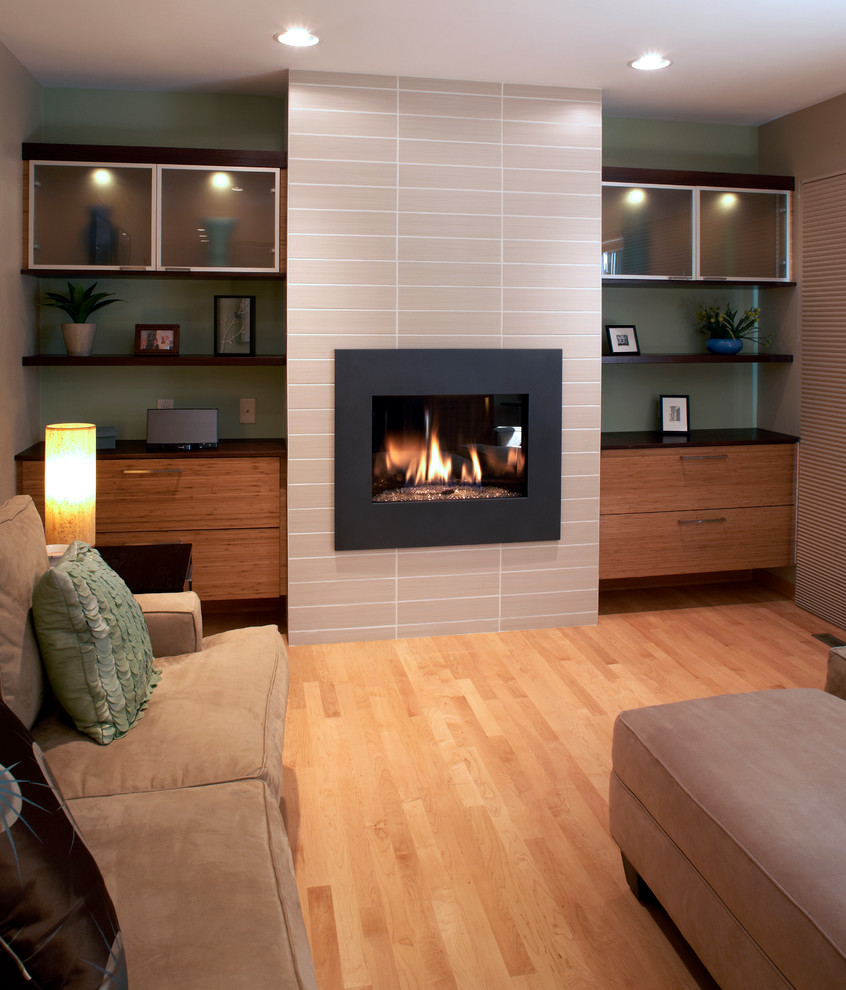 Example of a trendy living room design in Milwaukee