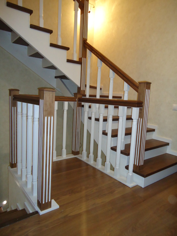 Комбинированная лестница ясень -сосна