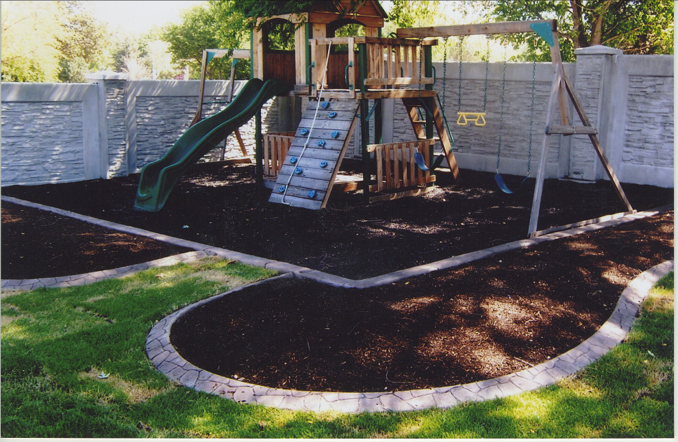 Inspiration for a contemporary backyard outdoor sport court in Austin with with outdoor playset and mulch.
