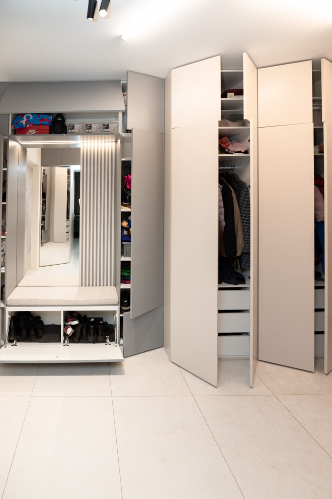 Минималистичные шкафы в прихожую