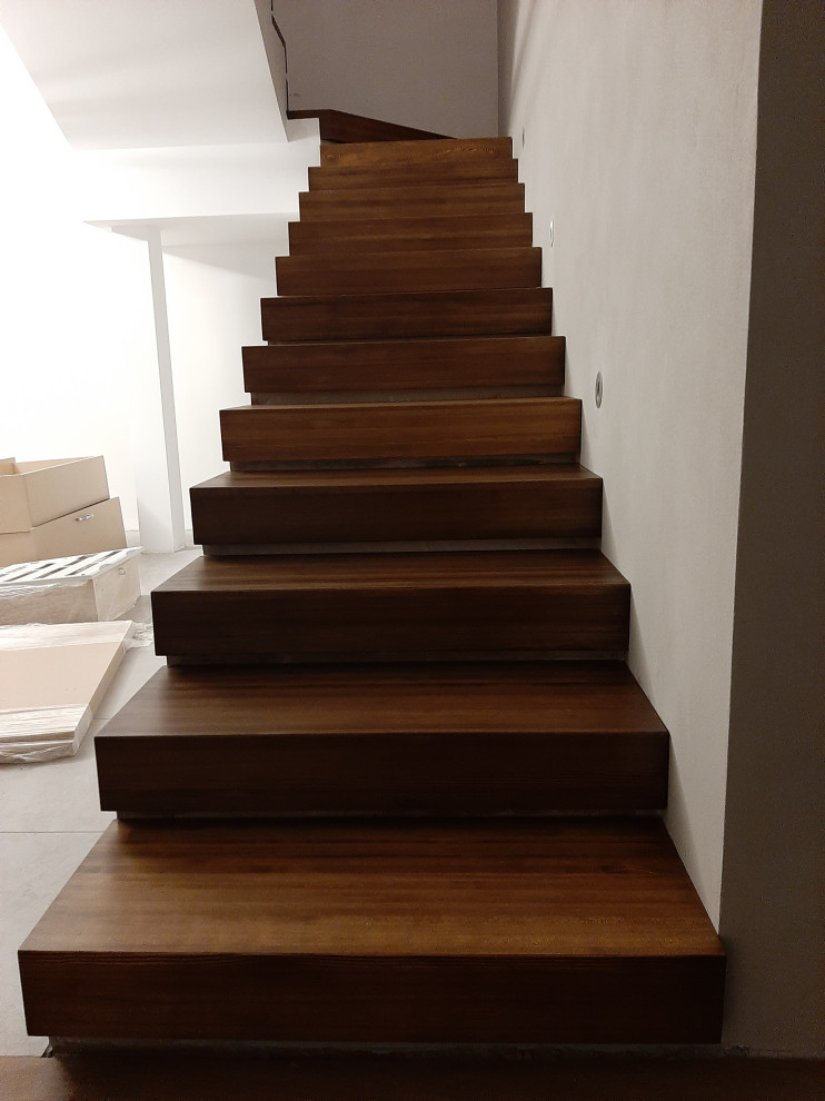 Ступени из массива лиственницы