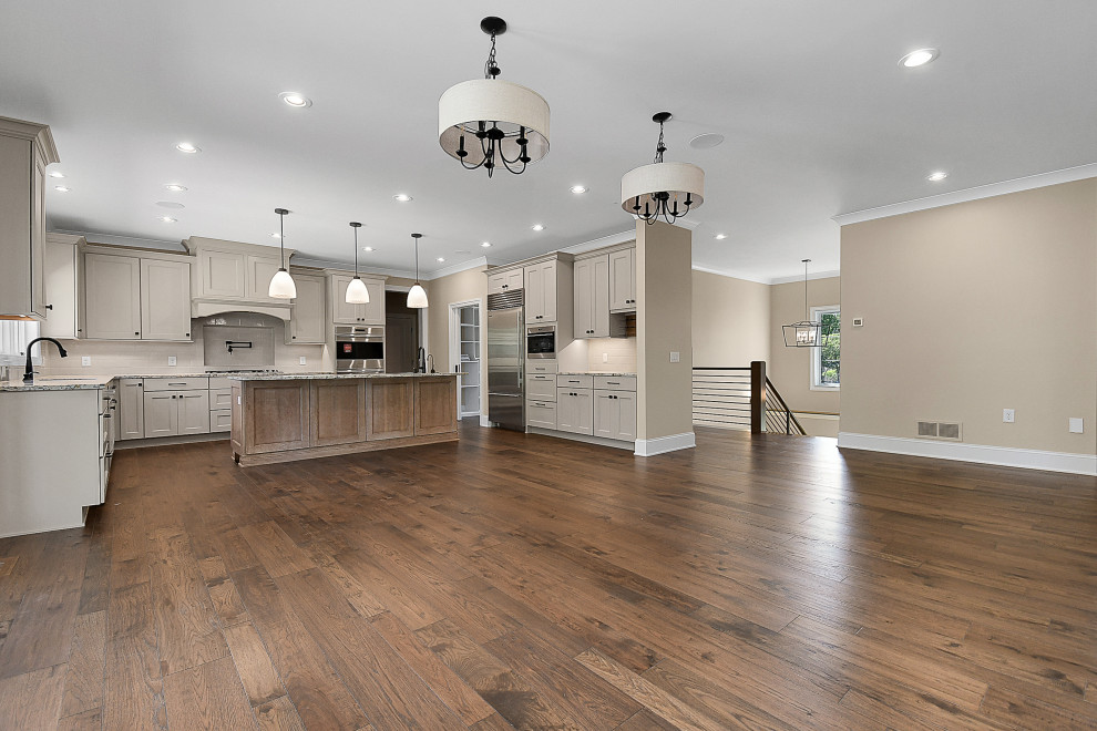 Transitional kitchen photo in Columbus