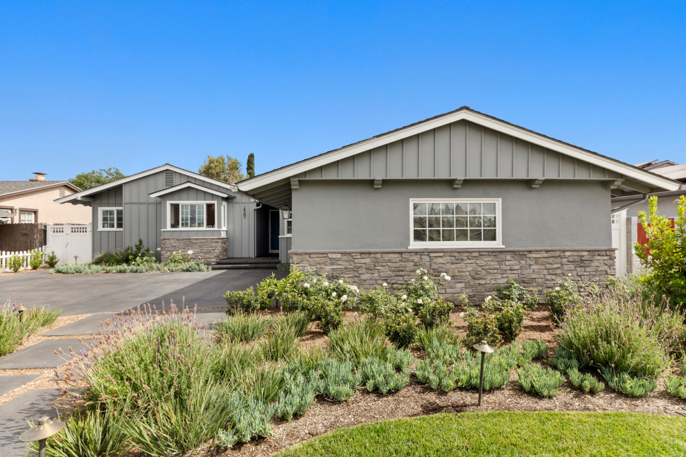 Example of an eclectic home design design in Orange County