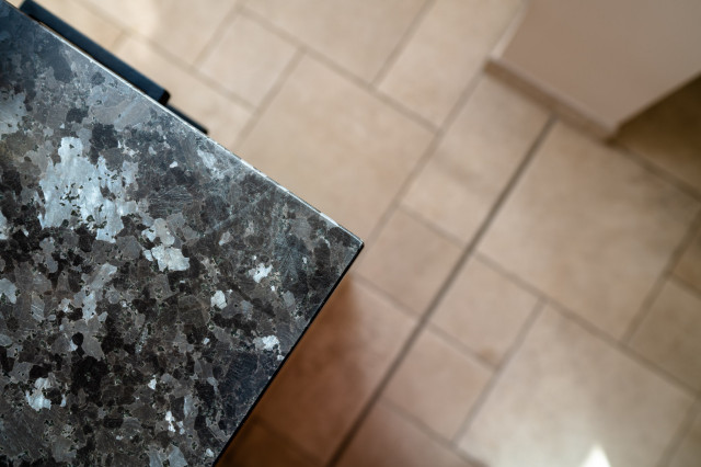 Cuisine, pi&egrave;ce ma&icirc;tresse d'une v&eacute;randa & am&eacute;nagement d'un RDC de maison transitional-kitchen