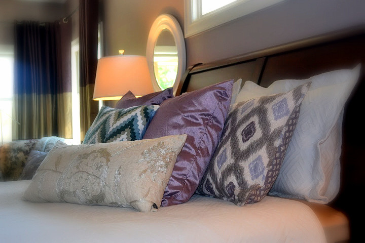 Design ideas for a transitional bedroom in Omaha.
