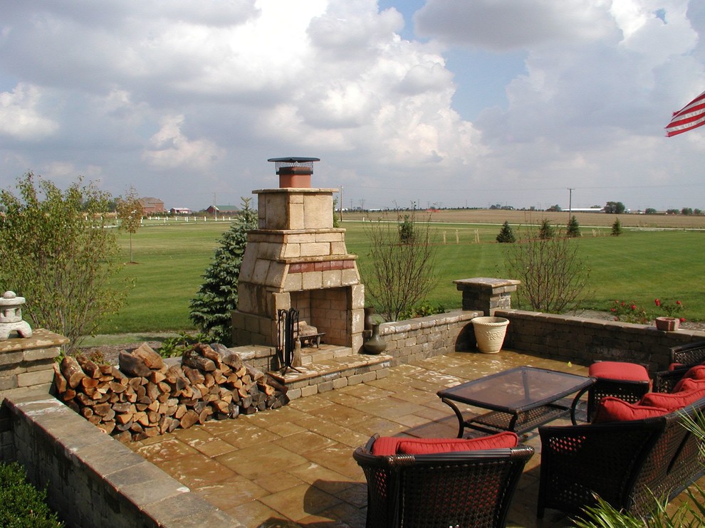 Design ideas for a rustic landscaping in Chicago.