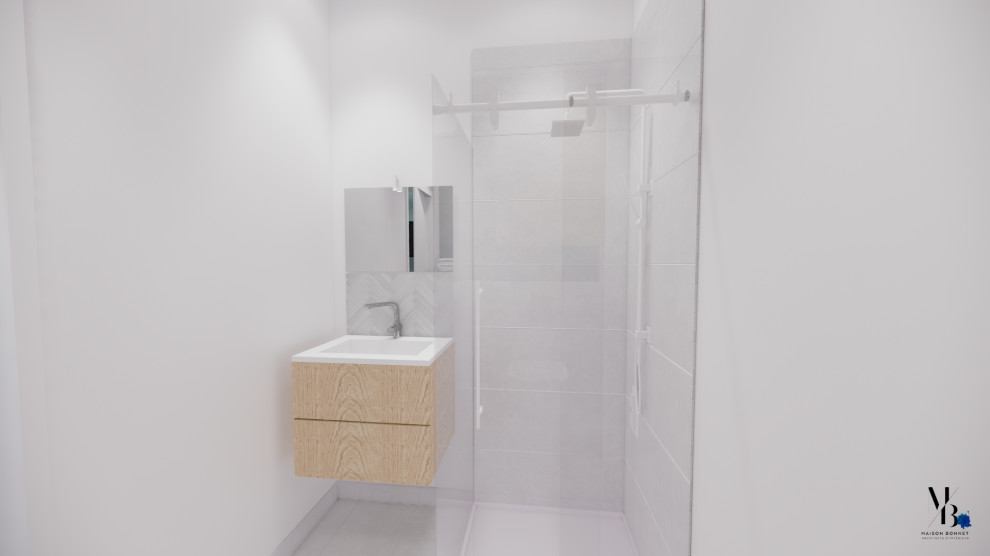 Inredning av ett modernt litet vit vitt badrum med dusch, med släta luckor, skåp i ljust trä, en hörndusch, grå kakel, keramikplattor, vita väggar, klinkergolv i keramik, ett väggmonterat handfat, bänkskiva i akrylsten, grått golv och dusch med skjutdörr