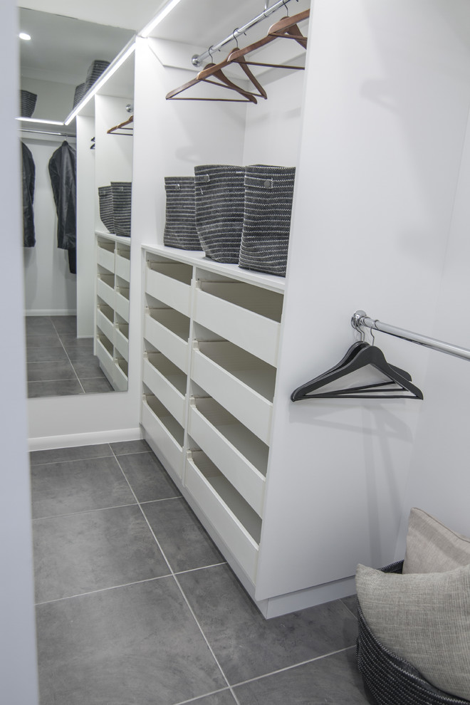 Design ideas for a modern storage and wardrobe in Townsville.