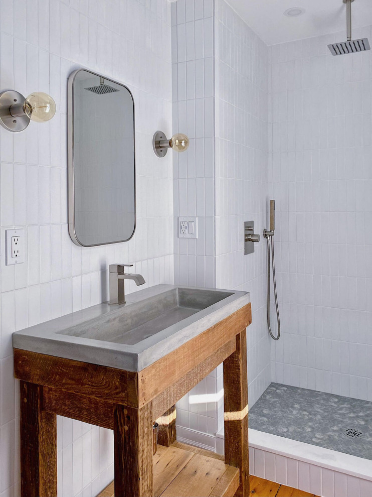 Idée de décoration pour une petite salle de bain nordique avec un carrelage blanc et des carreaux de céramique.