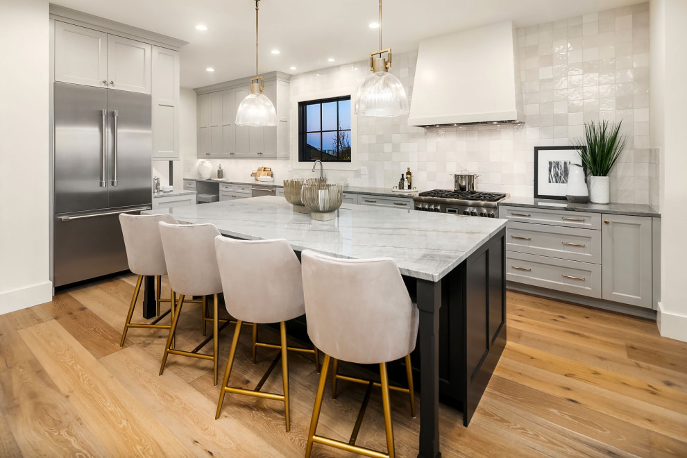 Kitchen - large transitional l-shaped kitchen idea in Seattle with white backsplash and an island
