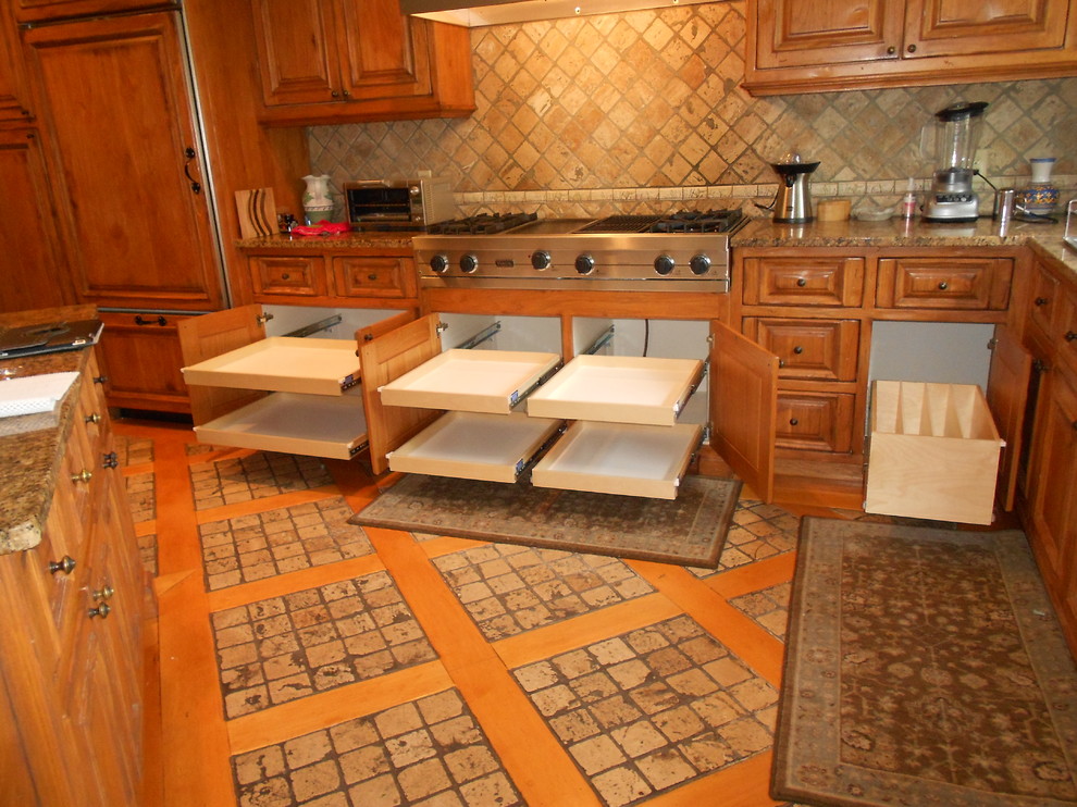Home design - rustic home design idea in Minneapolis