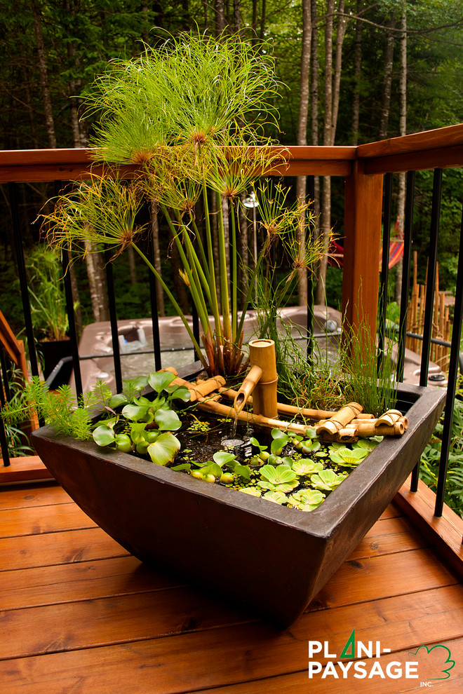 Cour zen Asian Deck Montreal by Planipaysage inc.