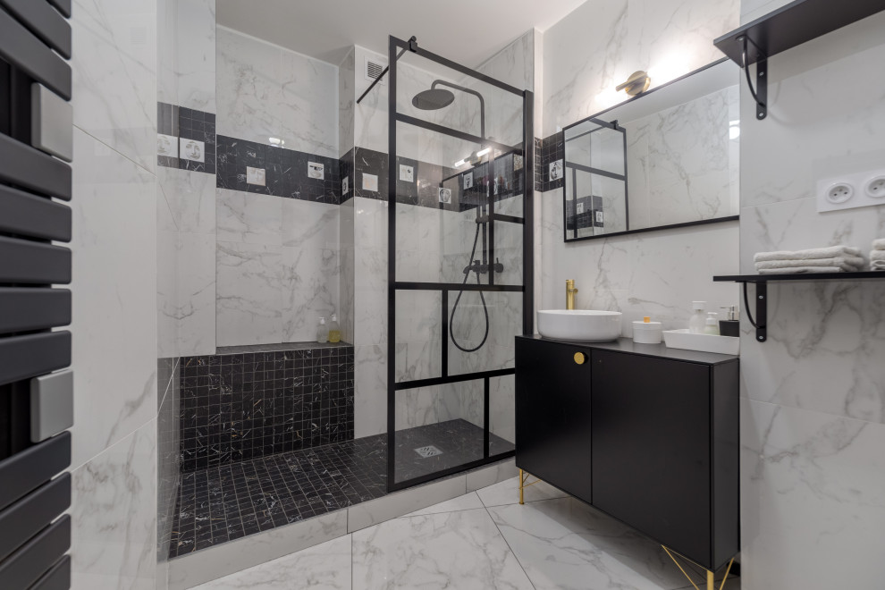 Photo of a mid-sized transitional 3/4 bathroom in Paris with a curbless shower, white tile, marble, white walls, ceramic floors, a drop-in sink, laminate benchtops, white floor, black benchtops, a shower seat, a single vanity and a freestanding vanity.