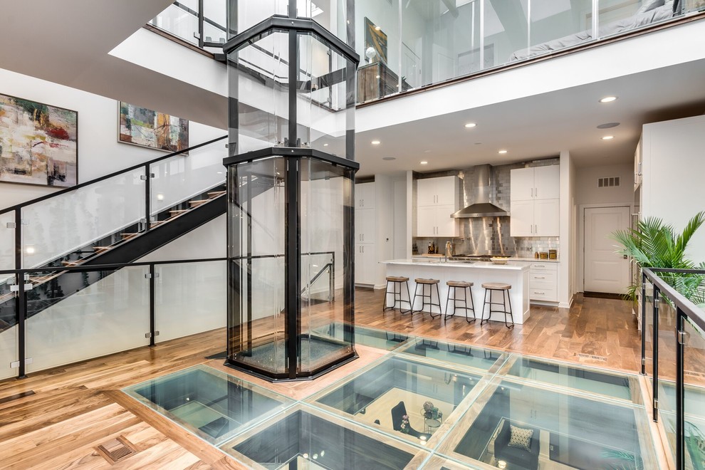 Example of a transitional home design design in Chicago