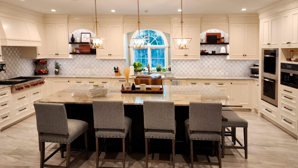 Kitchen - transitional kitchen idea in New York