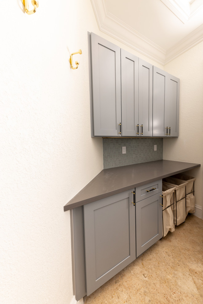 Example of a transitional home design design in Miami