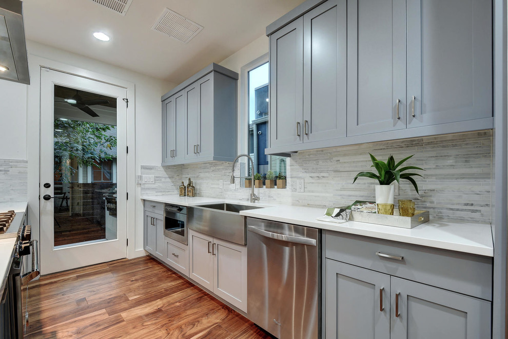 Kitchen - transitional kitchen idea in Austin