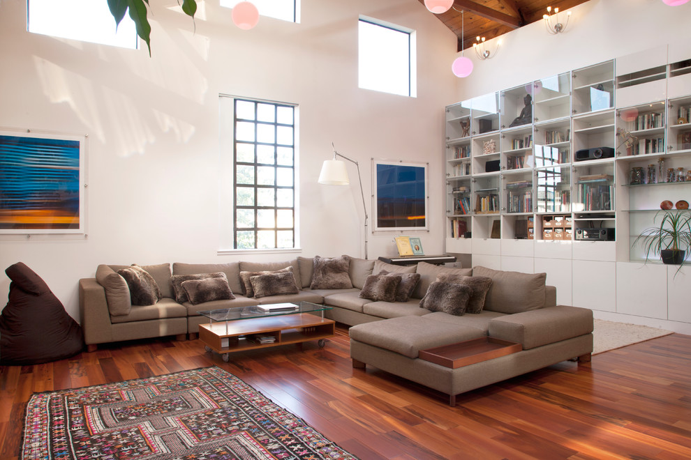 This is an example of a contemporary living room in San Francisco.