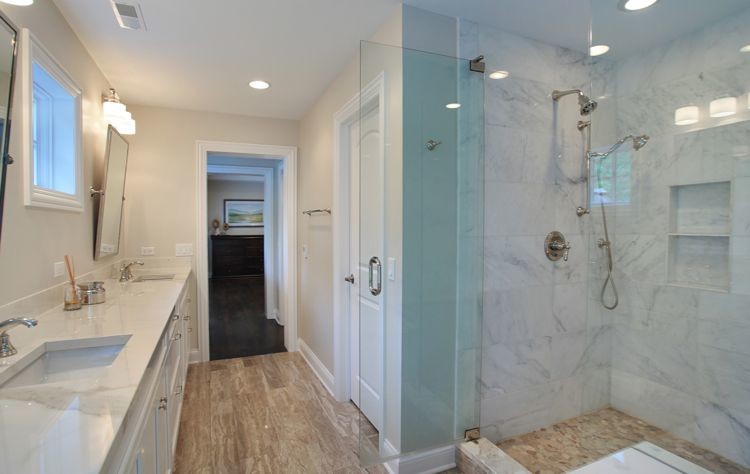 Inspiration for a mid-sized traditional master bathroom in Chicago with white cabinets, a corner tub, a corner shower, beige walls and an undermount sink.