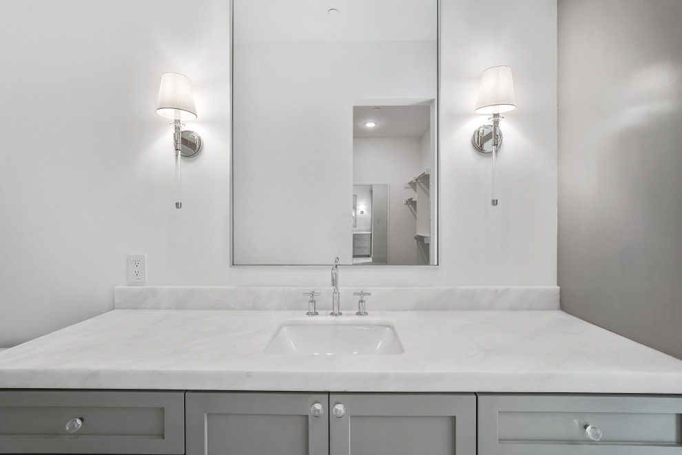Transitional bathroom photo in Houston
