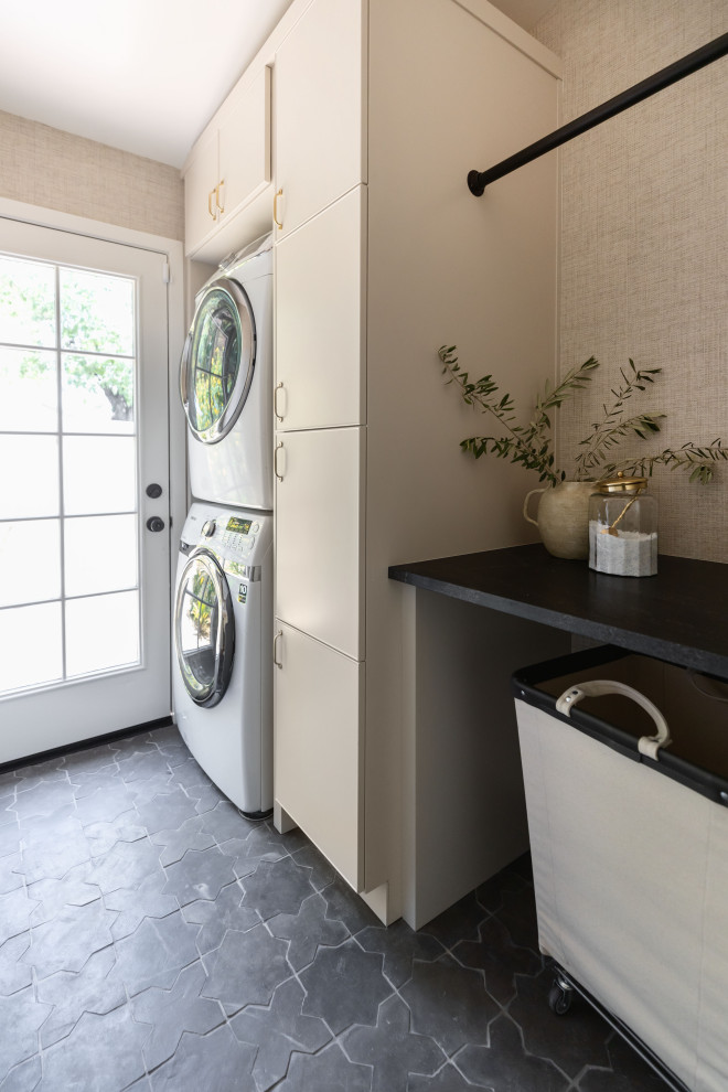 This is an example of a classic utility room in Phoenix.